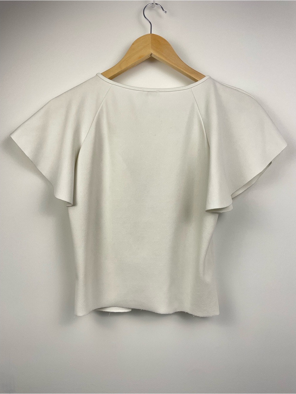 ✨ ZARA White Geometric Cutout Flutter Sleeve Blouse - Size S ✨ - Picture 2 of 3